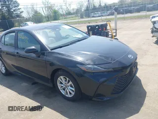 2025 Toyota Camry LE z VIN 4T1DAACK8SU533173, wystawiony jako IAAI lot #42066956 z przebiegiem 22 382 mil mil oraz . Historia ofert i sprzedaży dostępna na DreamBid. Obrazek 1.