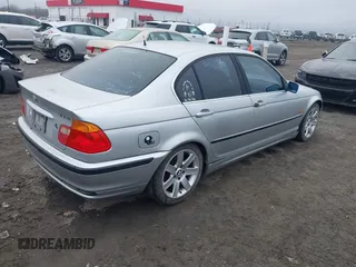 2000 BMW 3 Series 328i with VIN WBAAM5330YFR16615, listed as a IAAI auction lot 41496845 with Not Provided miles. Bid and sale history available at carsss.com. Image 4.