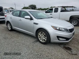 2012 Kia Optima LX z VIN 5XXGM4A73CG033597, wystawiony jako Copart lot #59585515 z przebiegiem 141 577 mil mil oraz Szkoda całkowita • Salvage title. Historia ofert i sprzedaży dostępna na DreamBid. Obrazek 4.