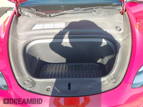 2020 Tesla Model Y Long Range with VIN 5YJYGDEE8LF057014, listed as a IAAI auction lot 41988113 with 18,246 mi miles and . Bid and sale history available at DreamBid. Image 10.