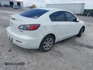 2013 Mazda 3 i Sport z VIN JM1BL1U77D1822615, wystawiony jako IAAI lot #42375217 z przebiegiem 169 514 mil mil oraz . Historia ofert i sprzedaży dostępna na DreamBid. Obrazek 4.