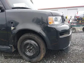 2005 Scion xB z VIN JTLKT324954021760, wystawiony jako IAAI lot #42125087 z przebiegiem 414 129 mil mil oraz . Historia ofert i sprzedaży dostępna na DreamBid. Obrazek 6.