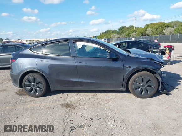 2025 Tesla Model Y Long Range with VIN 7SAYGDED4SF226776, listed as a IAAI auction lot 41514317 with 1,636 mi miles and . Bid and sale history available at DreamBid. Image 14.