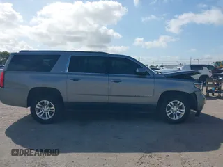 2020 Chevrolet Suburban LT z VIN 1GNSCHKC8LR157188, wystawiony jako IAAI lot #41578614 z przebiegiem 82 566 mil mil oraz . Historia ofert i sprzedaży dostępna na DreamBid. Obrazek 13.