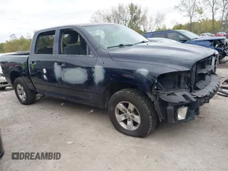2018 Ram 1500 Express z VIN 1C6RR7KG3JS257506, wystawiony jako IAAI lot #40499292 z przebiegiem 191 174 mil mil oraz . Historia ofert i sprzedaży dostępna na DreamBid. Obrazek 1.