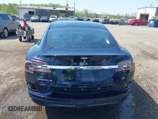 2013 Tesla Model S z VIN 5YJSA1CN5DFP20579, wystawiony jako IAAI lot #41983339 z przebiegiem 80 118 mil mil oraz . Historia ofert i sprzedaży dostępna na DreamBid. Obrazek 17.