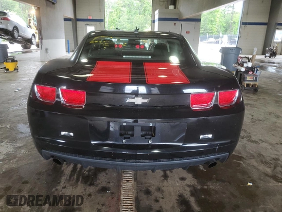 2010 Chevrolet Camaro 1LT z VIN 2G1FB1EV4A9191520, wystawiony jako Copart lot #56195245 z przebiegiem 132 883 mil mil oraz Czysty tytuł • Clean title. Historia ofert i sprzedaży dostępna na DreamBid. Obrazek 6.