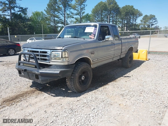 1996 Ford F-250 with VIN 1FTHX26F0TEB68671, listed as a IAAI auction lot 41903909 with 330,621 mi miles. Bid and sale history available at carsss.com. Image 17.