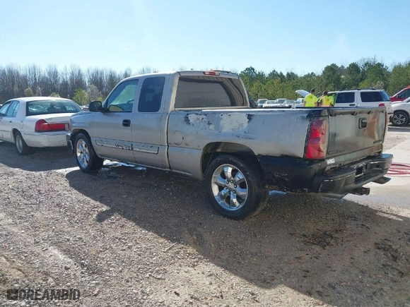 2004 Chevrolet Silverado 1500 LS with VIN 2GCEC19V841218120, listed as a IAAI auction lot 41812918 with 272,420 mi miles. Bid and sale history available at carsss.com. Image 3.