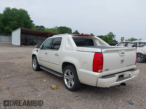 2007 Cadillac Escalade EXT with VIN 3GYFK62817G141539, listed as a IAAI auction lot 42022337 with 211,440 mi miles. Bid and sale history available at carsss.com. Image 3.