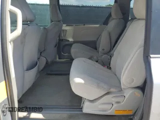 2012 Toyota Sienna LE AAS z VIN 5TDKK3DC7CS238373, wystawiony jako Copart lot #61186245 z przebiegiem 200 950 mil mil oraz Szkoda całkowita • Salvage title. Historia ofert i sprzedaży dostępna na DreamBid. Obrazek 11.