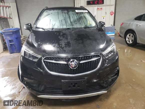 2020 Buick Encore Essence z VIN KL4CJGSB6LB045867, wystawiony jako Copart lot #88046955 z przebiegiem 37 595 mil mil oraz Szkody całkowita. Historia ofert i sprzedaży dostępna na DreamBid. Obrazek 5.