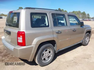 2009 Jeep Patriot Sport z VIN 1J4FT28A49D155628, wystawiony jako IAAI lot #41869474 z przebiegiem 103 082 mil mil oraz . Historia ofert i sprzedaży dostępna na DreamBid. Obrazek 4.