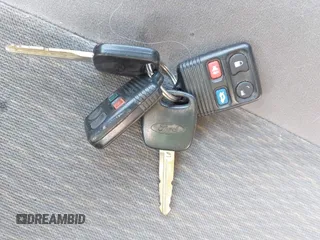 2001 Ford Focus SE z VIN 1FAFP363X1W343475, wystawiony jako IAAI lot #42390133 z przebiegiem 127 282 mil mil oraz . Historia ofert i sprzedaży dostępna na DreamBid. Obrazek 11.
