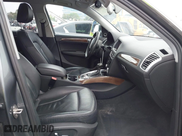 2016 Audi Q5 Premium Plus z VIN WA1L2AFPXGA057810, wystawiony jako IAAI lot #42730057 z przebiegiem 129 551 mil mil oraz . Historia ofert i sprzedaży dostępna na DreamBid. Obrazek 5.