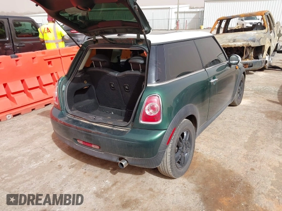 2013 MINI Hardtop z VIN WMWSU3C52DT690373, wystawiony jako IAAI lot #41777229 z przebiegiem 125 190 mil mil oraz . Historia ofert i sprzedaży dostępna na DreamBid. Obrazek 3.