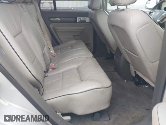 2010 Lincoln MKX with VIN 2LMDJ8JC3ABJ31932, listed as a IAAI auction lot 42117520 with 195,797 mi miles. Bid and sale history available at carsss.com. Image 8.