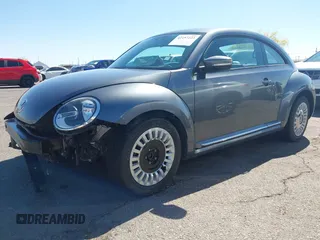 2014 Volkswagen Beetle 1.8T z VIN 3VWJ17AT9EM664866, wystawiony jako IAAI lot #42157223 z przebiegiem 36 381 mil mil oraz . Historia ofert i sprzedaży dostępna na DreamBid. Obrazek 18.