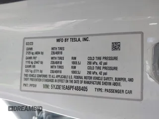 2023 Tesla Model 3 z VIN 5YJ3E1EA6PF488405, wystawiony jako IAAI lot #41570896 z przebiegiem 26 631 mil mil oraz . Historia ofert i sprzedaży dostępna na DreamBid. Obrazek 9.