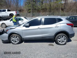 2017 Nissan Rogue SL z VIN JN1BJ1CR1HW113179, wystawiony jako IAAI lot #41838823 z przebiegiem 67 885 mil mil oraz . Historia ofert i sprzedaży dostępna na DreamBid. Obrazek 14.