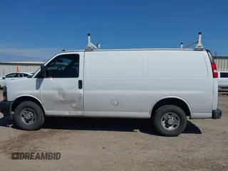 2021 Chevrolet Express Cargo z VIN 1GCWGAFP0M1180922, wystawiony jako IAAI lot #42341487 z przebiegiem 231 225 mil mil oraz . Historia ofert i sprzedaży dostępna na DreamBid. Obrazek 14.