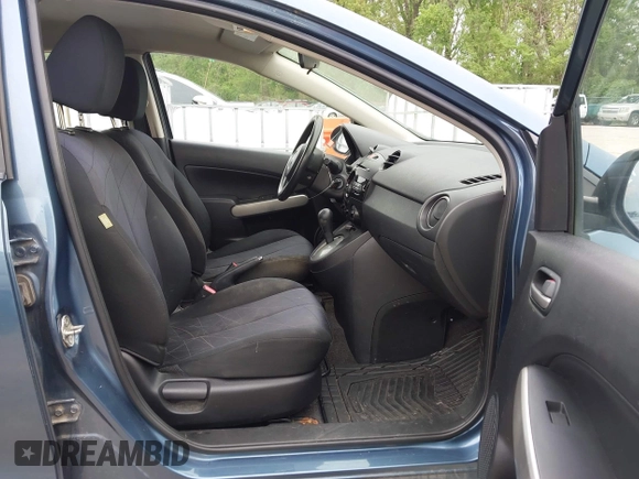 2014 Mazda 2 Sport z VIN JM1DE1KYXE0172636, wystawiony jako IAAI lot #42114251 z przebiegiem 129 346 mil mil oraz . Historia ofert i sprzedaży dostępna na DreamBid. Obrazek 5.