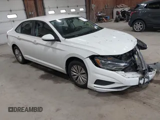 2019 Volkswagen Jetta S z VIN 3VWC57BU6KM129512, wystawiony jako IAAI lot #42205228 z przebiegiem 92 940 mil mil oraz . Historia ofert i sprzedaży dostępna na DreamBid. Obrazek 1.