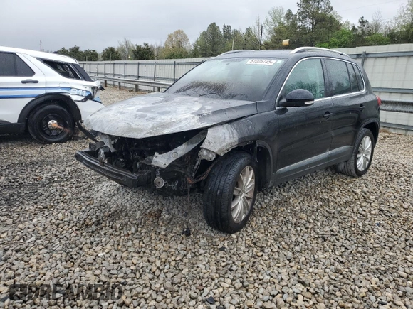 2015 Volkswagen Tiguan SE z VIN WVGBV7AXXFW606017, wystawiony jako Copart lot #51005745 z przebiegiem Nie podano mil oraz Szkoda całkowita • Salvage title. Historia ofert i sprzedaży dostępna na DreamBid. Obrazek 1.