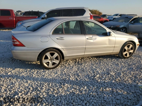 2003 Mercedes-Benz C 320 with VIN WDBRF64J33F325589, listed as a Copart auction lot 74736374 with 112,830 mi miles and Salvage Title. Bid and sale history available at DreamBid. Image 3.