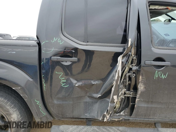 2020 Nissan Frontier S z VIN 1N6ED0EA6LN715090, wystawiony jako Copart lot #46193545 z przebiegiem 57 848 mil mil oraz Czysty tytuł • Clean title. Historia ofert i sprzedaży dostępna na DreamBid. Obrazek 10.