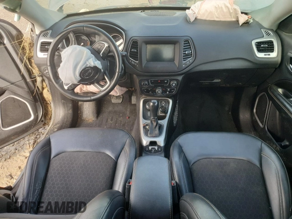 2019 Jeep Compass Latitude z VIN 3C4NJDBB4KT641523, wystawiony jako Copart lot #56635905 z przebiegiem Nie podano mil oraz Szkoda całkowita • Salvage title. Historia ofert i sprzedaży dostępna na DreamBid. Obrazek 8.