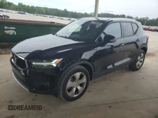 2022 Volvo XC40 Momentum z VIN YV4AC2HKXN2760409, wystawiony jako Copart lot #56512675 z przebiegiem 83 069 mil mil oraz Tytuł czysty. Historia ofert i sprzedaży dostępna na DreamBid. Obrazek 1.