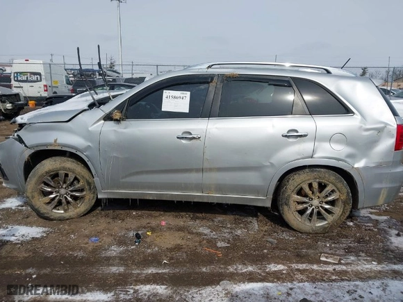 2013 Kia Sorento SX with VIN 5XYKWDA29DG393561, listed as a IAAI auction lot 41586947 with 205,518 mi miles. Bid and sale history available at carsss.com. Image 15.