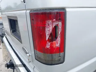 2006 Ford Econoline Passenger XL z VIN 1FBNE31L26DB31891, wystawiony jako IAAI lot #42535613 z przebiegiem 160 095 mil mil oraz . Historia ofert i sprzedaży dostępna na DreamBid. Obrazek 6.