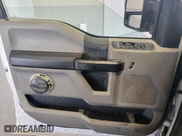2019 Ford F-250 XL z VIN 1FT7W2B68KEF37148, wystawiony jako IAAI lot #42569097 z przebiegiem 201 085 mil mil oraz . Historia ofert i sprzedaży dostępna na DreamBid. Obrazek 20.