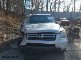 2006 Honda Pilot EX-L with RES with VIN 5FNYF28696B013992, listed as a IAAI auction lot 41853969 with 258,069 mi miles. Bid and sale history available at carsss.com. Image 13.