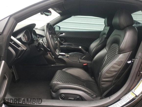 2014 Audi R8 z VIN WUASUAFG4EN001365, wystawiony jako Copart lot #58440864 z przebiegiem 67 980 mil mil oraz Szkoda całkowita • Salvage title. Historia ofert i sprzedaży dostępna na DreamBid. Obrazek 7.