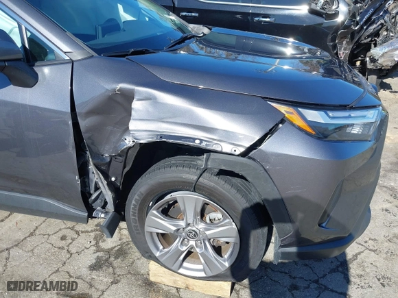 2022 Toyota RAV4 XLE with VIN 2T3W1RFVXNW201664, listed as a IAAI auction lot 41781586 with 59,236 mi miles. Bid and sale history available at carsss.com. Image 6.