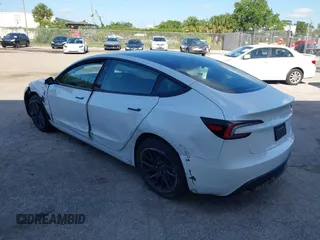 2025 Tesla Model 3 Long Range с VIN 5YJ3E1EA2SF988439, выставлен на аукционе IAAI как лот 42258606 с пробегом 3 566 миль миль и . История ставок и продаж доступна на DreamBid. Изображение 3.