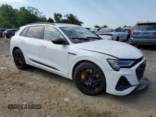 2022 Audi e-tron Chronos with VIN WA1VABGE1NB015127, listed as a Copart auction lot 59771023 with 12,716 mi miles. Bid and sale history available at carsss.com. Image 4.