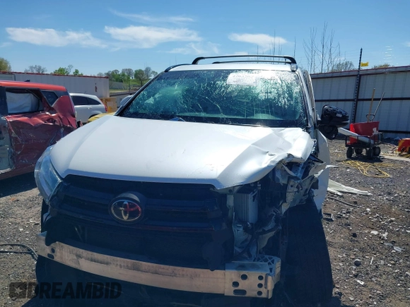 2018 Toyota Highlander SE with VIN 5TDKZRFH1JS288819, listed as a IAAI auction lot 42037923 with 88,273 mi miles and . Bid and sale history available at DreamBid. Image 13.