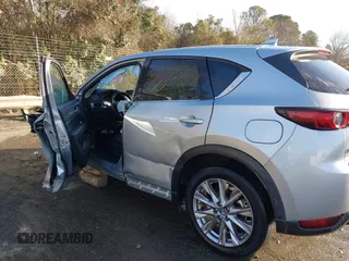 2020 Mazda CX-5 Grand Touring z VIN JM3KFADM0L0738337, wystawiony jako IAAI lot #41485078 z przebiegiem Nie podano mil oraz . Historia ofert i sprzedaży dostępna na DreamBid. Obrazek 16.
