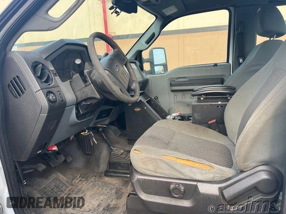2015 Ford F-250 XLT z VIN 1FT7X2B67FEC58681, wystawiony jako IAAI lot #42845479 z przebiegiem 35 111 mil mil oraz . Historia ofert i sprzedaży dostępna na DreamBid. Obrazek 8.
