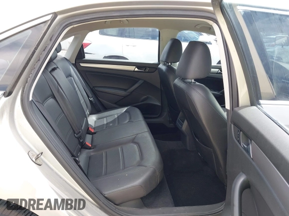 2014 Volkswagen Passat S z VIN 1VWAT7A33EC038497, wystawiony jako IAAI lot #41922616 z przebiegiem 110 509 mil mil oraz . Historia ofert i sprzedaży dostępna na DreamBid. Obrazek 8.