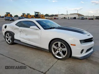 2010 Chevrolet Camaro 2SS z VIN 2G1FK1EJ7A9181786, wystawiony jako Copart lot #55689675 z przebiegiem 84 553 mil mil oraz Szkody całkowita. Historia ofert i sprzedaży dostępna na DreamBid. Obrazek 4.