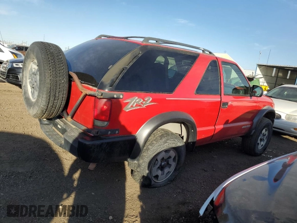 2004 Chevrolet Blazer LS z VIN 1GNCT18X34K141674, wystawiony jako Copart lot #85500954 z przebiegiem Nie podano mil oraz Czysty tytuł • Clean title. Historia ofert i sprzedaży dostępna na DreamBid. Obrazek 3.