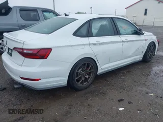 2020 Volkswagen Jetta GLI S z VIN 3VW5T7BU9LM091404, wystawiony jako IAAI lot #42300830 z przebiegiem 46 851 mil mil oraz . Historia ofert i sprzedaży dostępna na DreamBid. Obrazek 4.