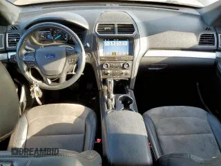 2017 Ford Explorer XLT z VIN 1FM5K7D88HGD96198, wystawiony jako Copart lot #64173105 z przebiegiem 137 081 mil mil oraz Szkoda całkowita • Salvage title. Historia ofert i sprzedaży dostępna na DreamBid. Obrazek 8.