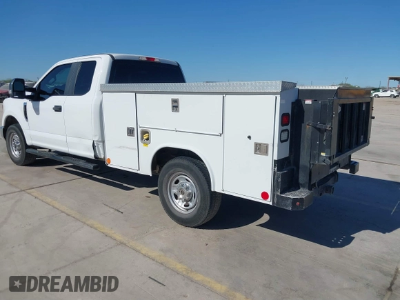 2017 Ford F-250 XL z VIN 1FD7X2A65HED73084, wystawiony jako IAAI lot #41833369 z przebiegiem 136 125 mil mil oraz . Historia ofert i sprzedaży dostępna na DreamBid. Obrazek 3.