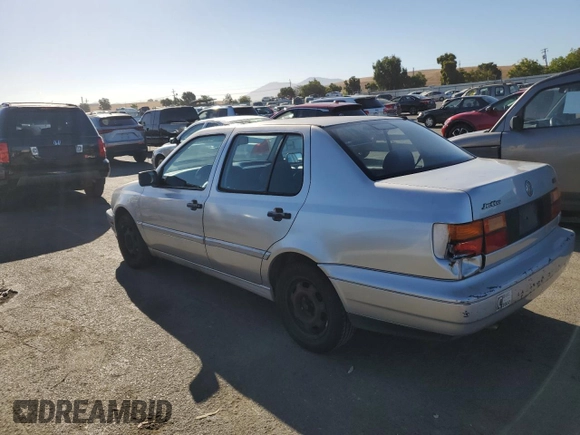 1998 Volkswagen Jetta z VIN 3VWRB81HXWM136725, wystawiony jako Copart lot #71419064 z przebiegiem 160 685 mil mil oraz Szkoda całkowita • Salvage title. Historia ofert i sprzedaży dostępna na DreamBid. Obrazek 2.